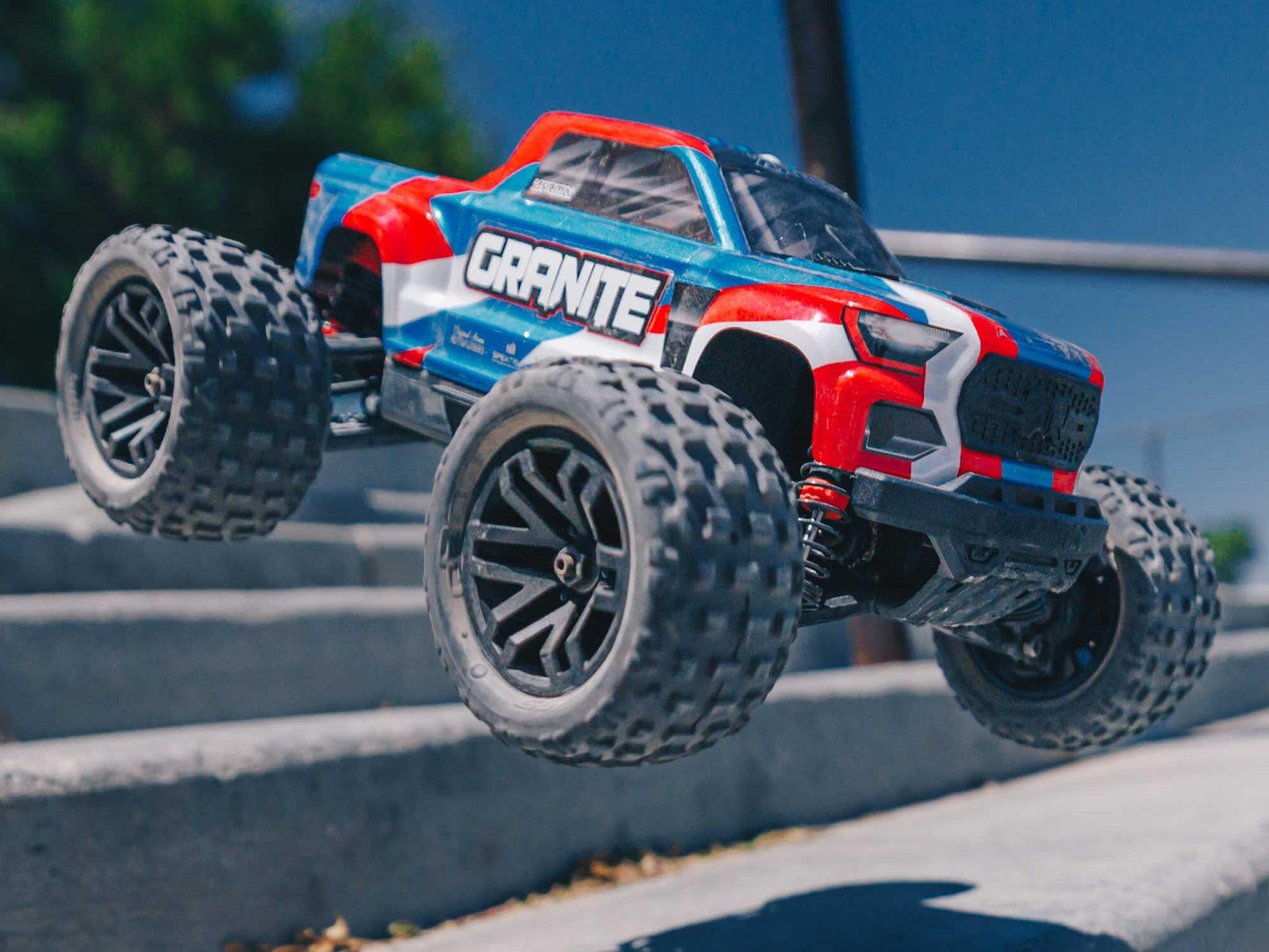 Granite GROM 4wd MT 1/18 RTR Mega w/Lipo Batt/USB Chg Bl/Red