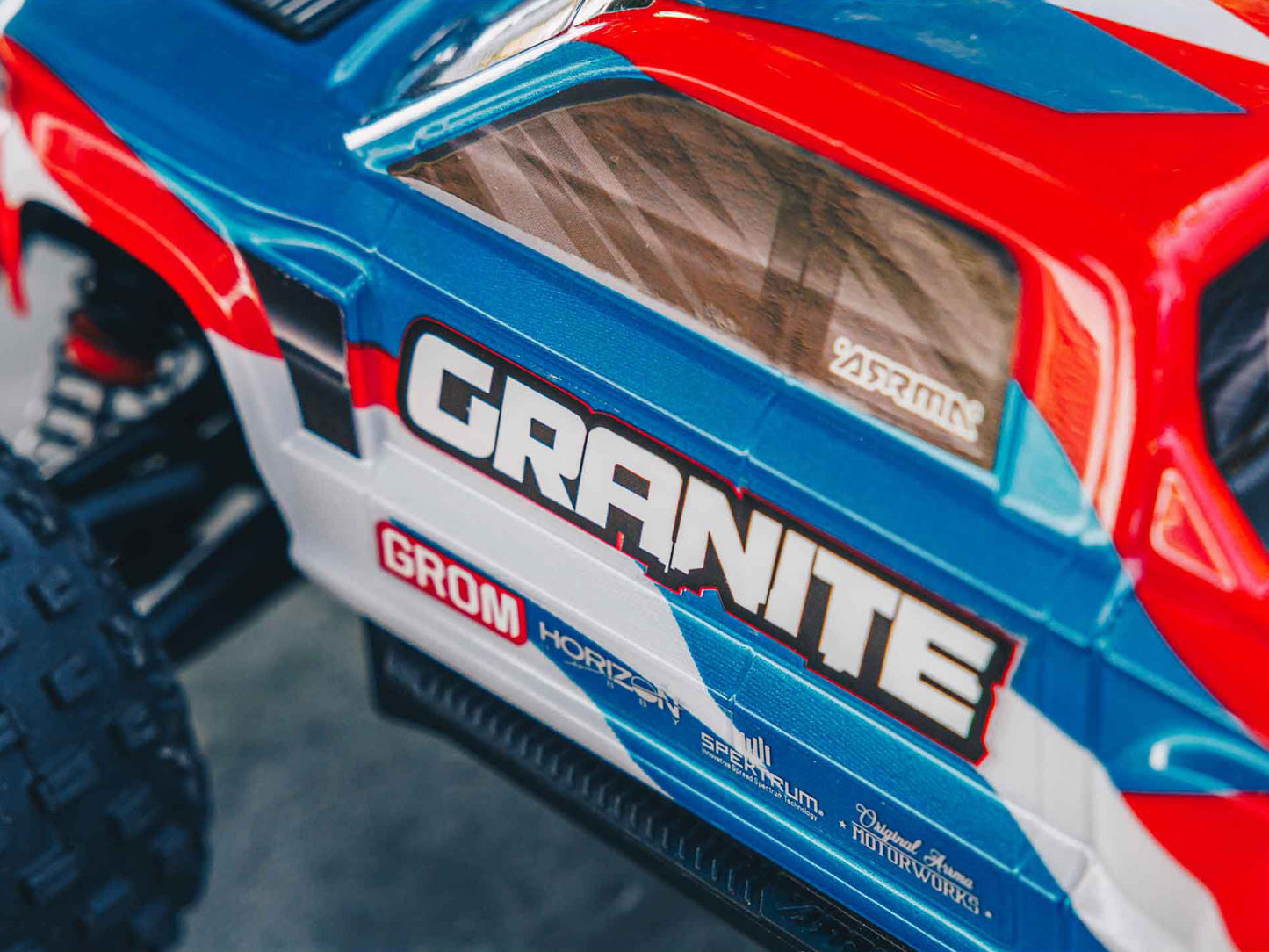 Granite GROM 4wd MT 1/18 RTR Mega w/Lipo Batt/USB Chg Bl/Red