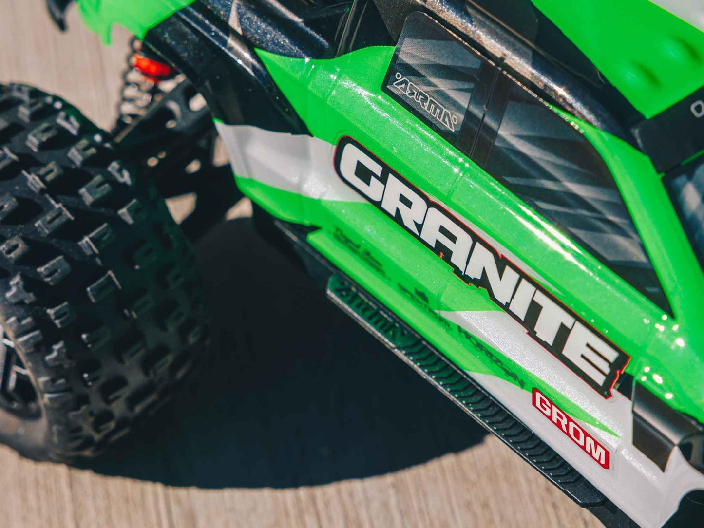 Granite GROM 4wd MT 1/18 RTR Mega w/Lipo Batt/USB Chg Green