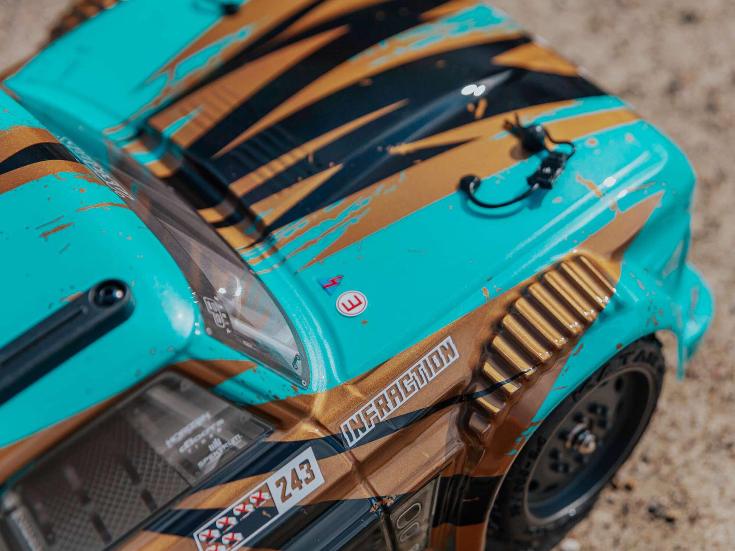 Infraction 4X4 1/8 MEGA Resto-Mod Truck RTR Int, Teal/Bronze