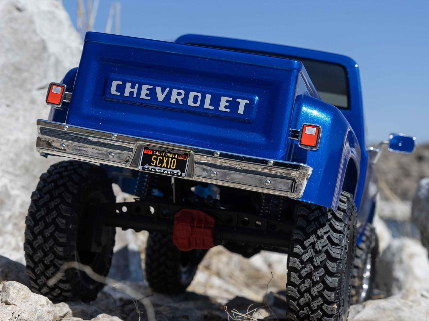 1/10 SCX10 III Base Camp 1982 Chevy K10 4X4 RTR, Blue