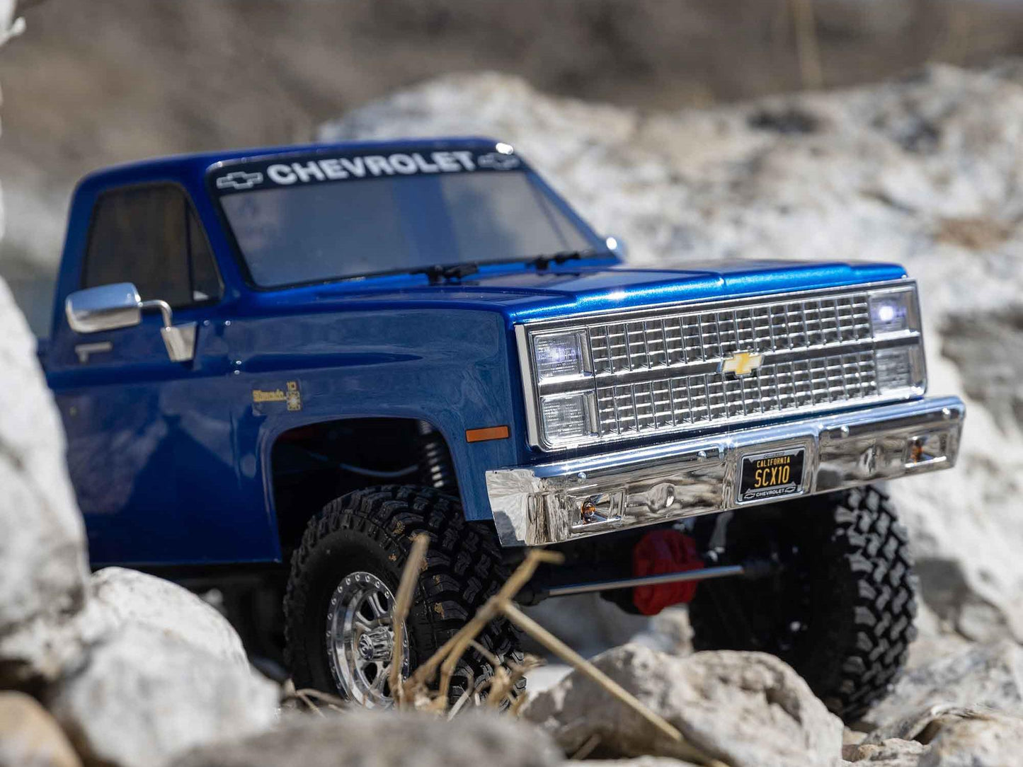 1/10 SCX10 III Base Camp 1982 Chevy K10 4X4 RTR, Blue