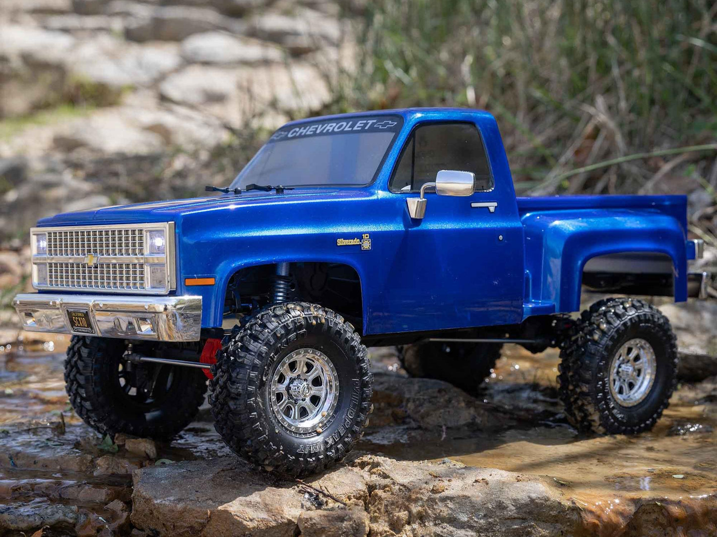 1/10 SCX10 III Base Camp 1982 Chevy K10 4X4 RTR, Blue